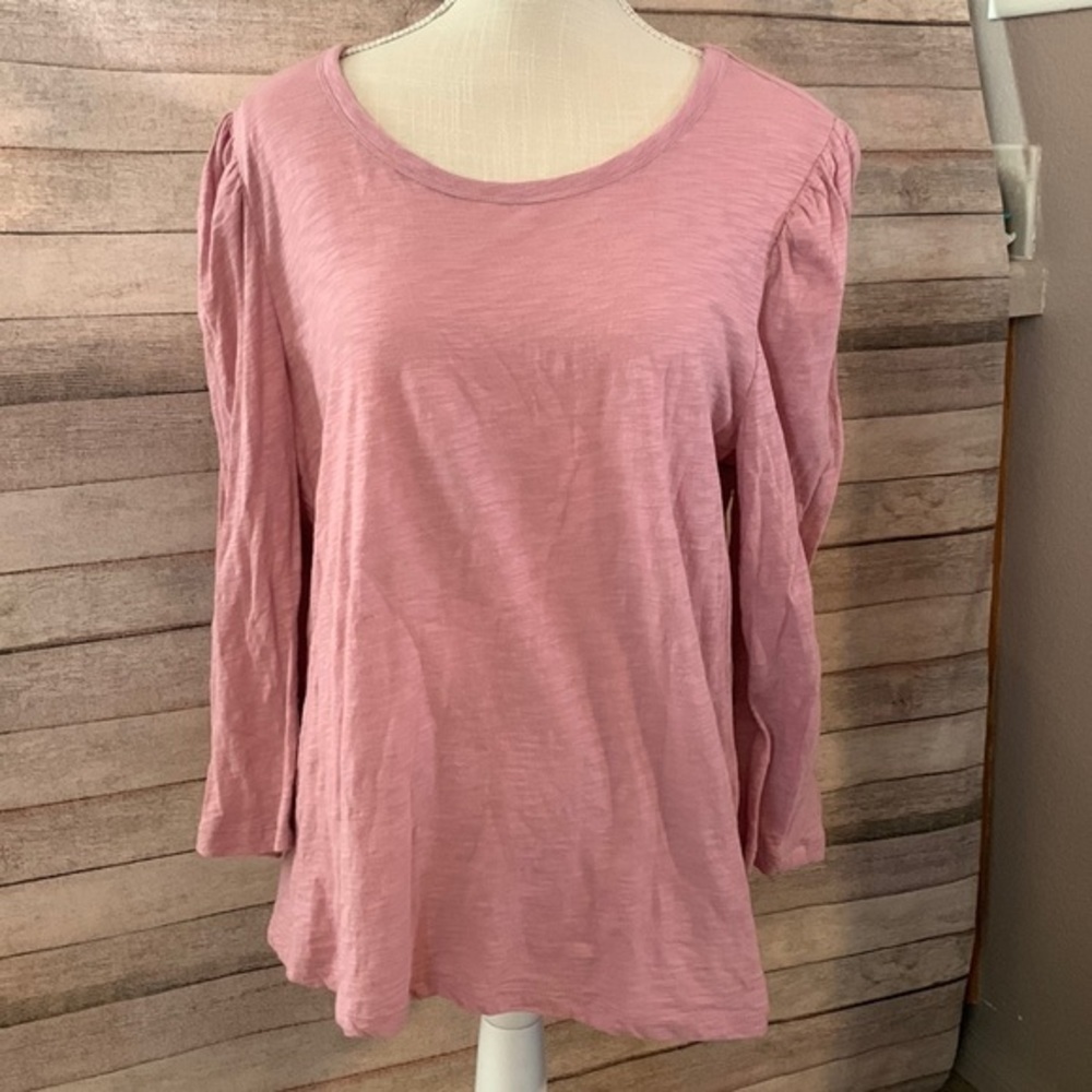 a.n.a Women’s Round neck shirt. With Puffed sleeve. Size XL.